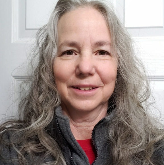 Meet your Posher, Elaine - Picture 1 of 3